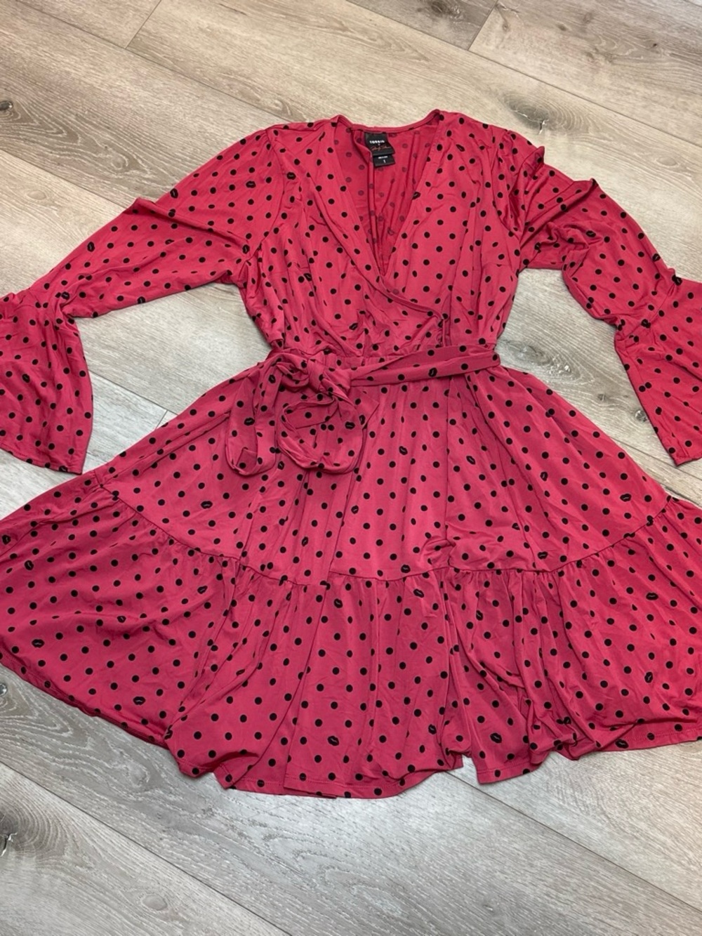 Torrid x Marilyn Monroe Retro Polka Dot Kiss Lip Bell Sleeve Dress - 1 / 1X